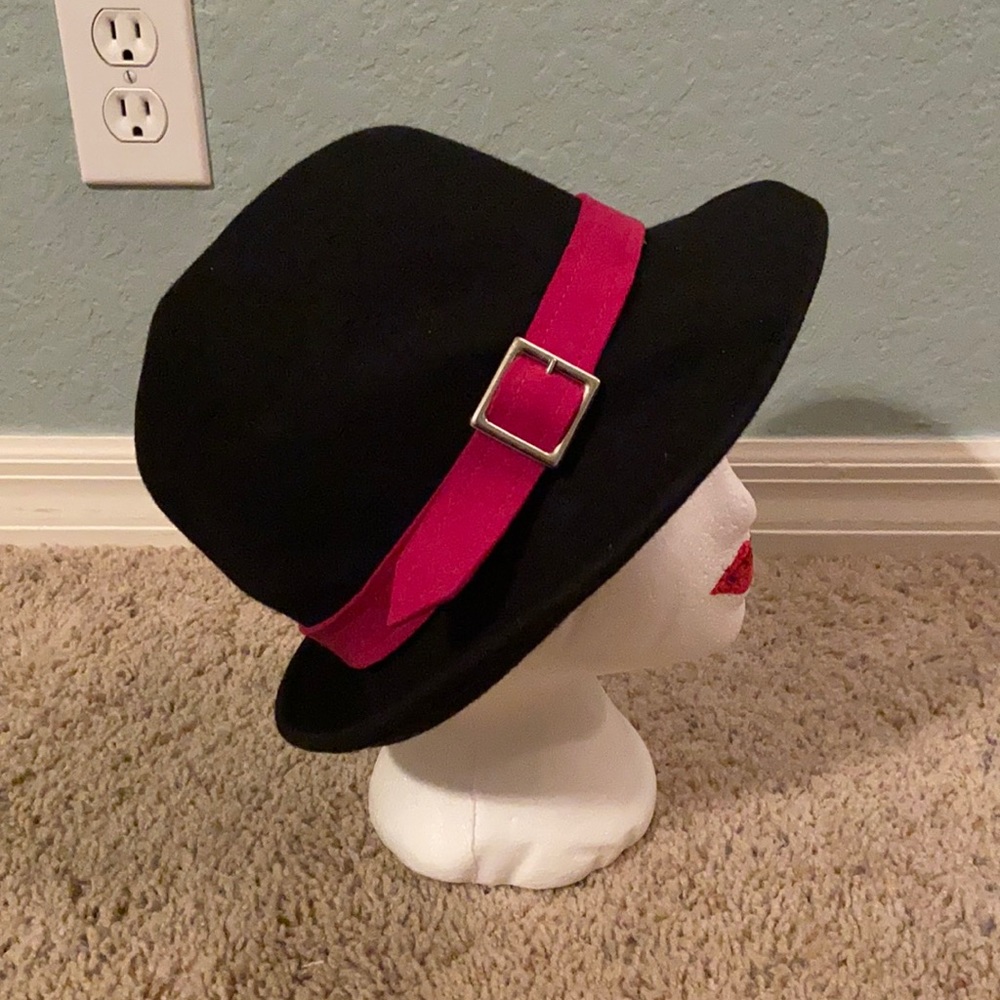 Filippo Catarzi 100% Wool black buckle  Hat